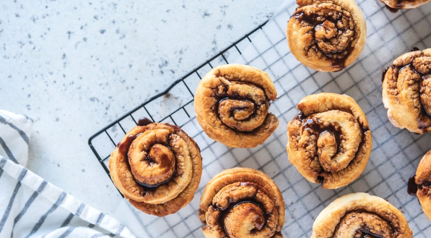 Mật Ong và Đường: Sự Khác Biệt Đằng Sau Hương Vị Ngọt Ngào