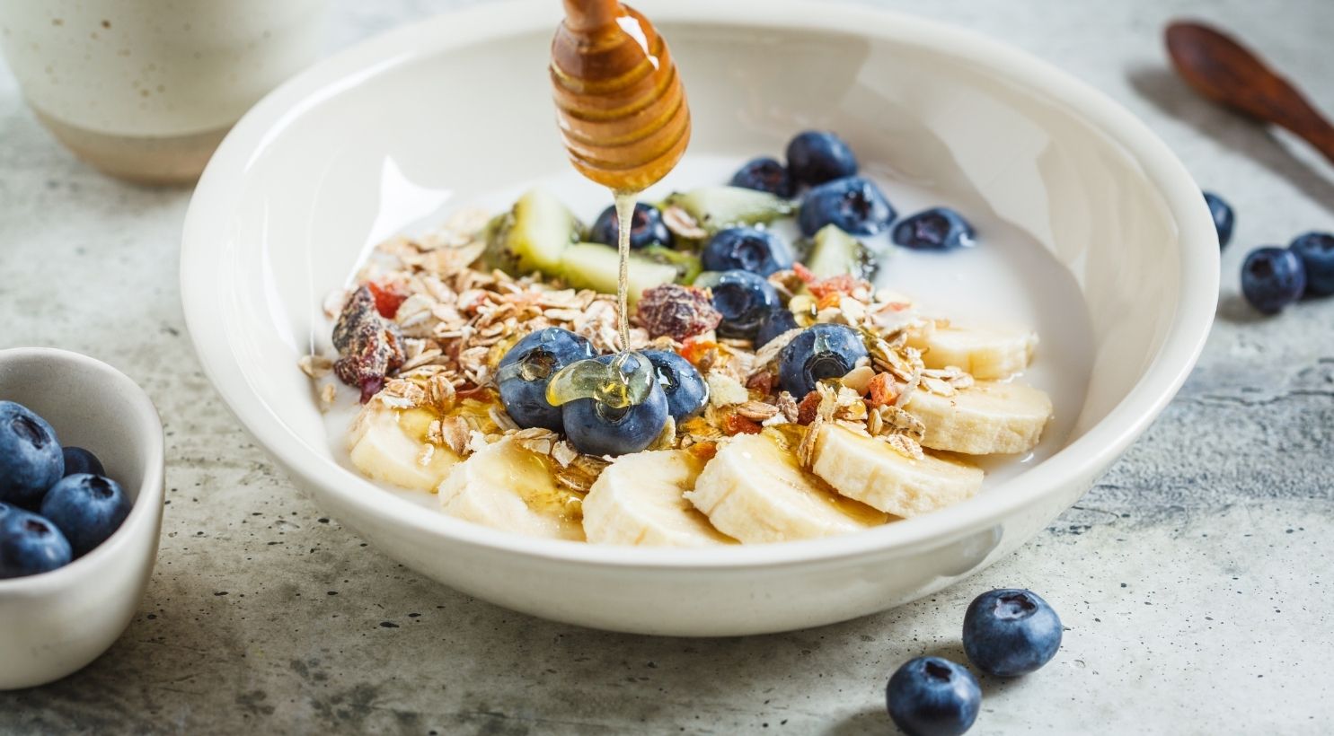 Mật ong có thực sự tốt hơn đường? Khám phá sức mạnh tự nhiên của mật ong